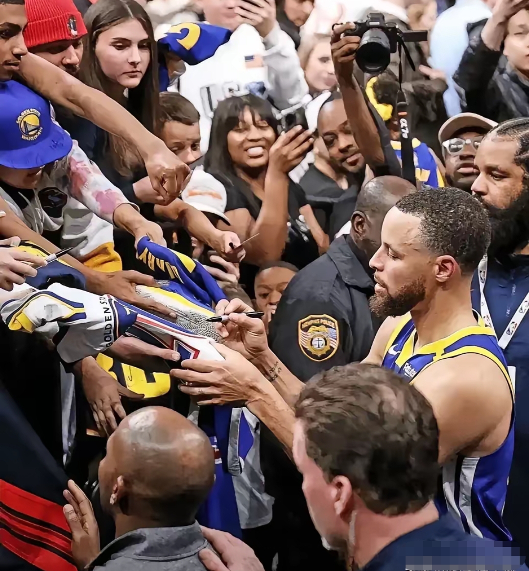 库里重返赛场，大比分获胜首场状态出色，美国队观众沸腾！的简单介绍-爱游戏